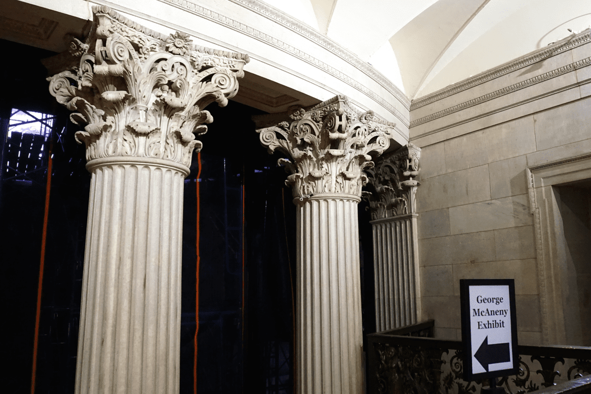 Federal Hall National Park - Visiting National Parks in New York | Sincerely Yasmin