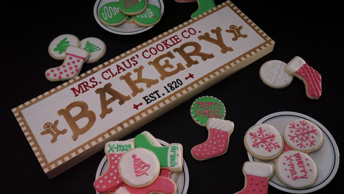 Sugar Cookies - Tools to Decorate Sugar Cookies - How to Decorate Sugar Cookies - Sugar Cookie Recipe | Sincerely Yasmin